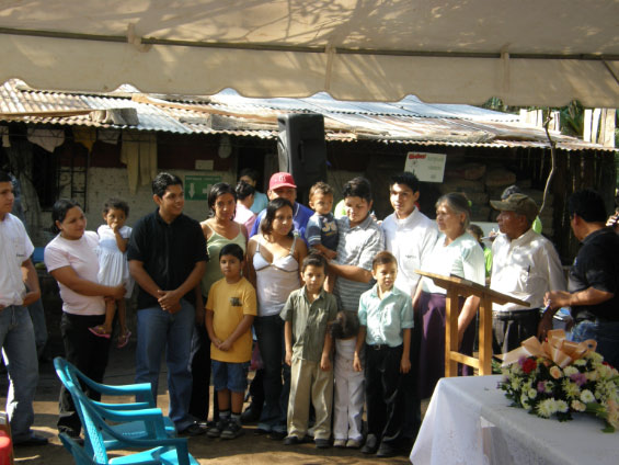 Don Vicente and his children who will be getting the new houses